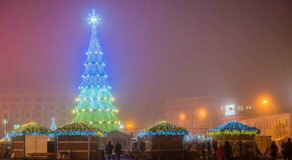У Харкові та Одесі засяяли новорічні ялинки