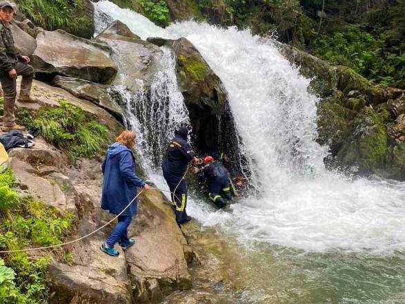 Під час екскурсії на водоспад у Карпатах загинув шестикласник