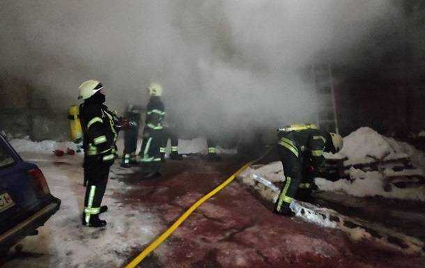 У Києві сталася велика пожежа на Виноградарі
