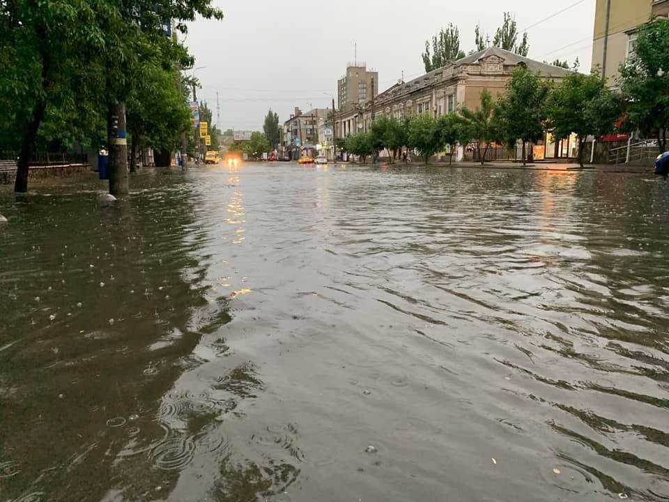 Буря в Бердянську: з'явилися фото наслідків