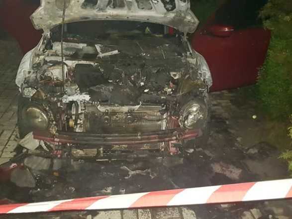 Поджог авто возле офиса партии "Слуга народа" в Херсоне назвали "нелепым поступком"