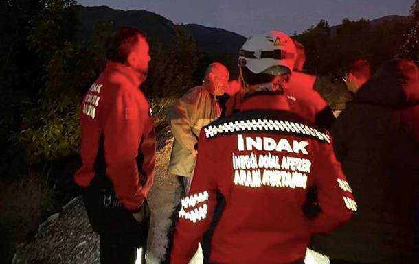 У Туреччині п'яний чоловік допомагав рятувальникам шукати себе