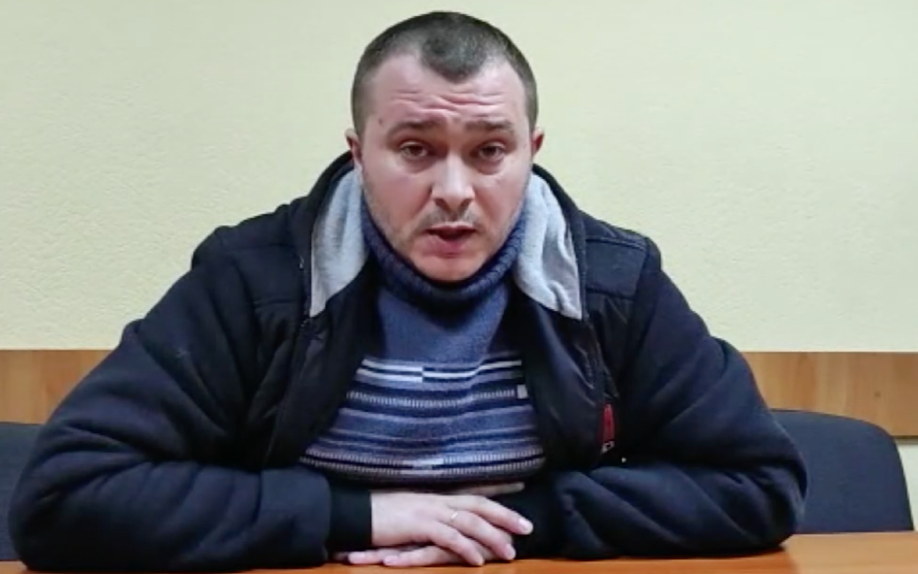 Колишній капітан поліції РФ порвав свій паспорт і хоче воювати на боці України