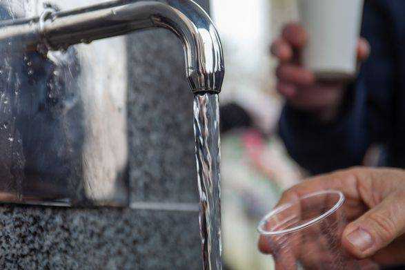 Як правильно зберігати воду: українцям дали поради
