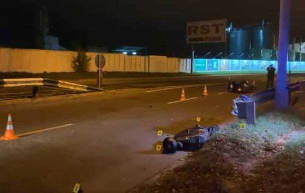 У Києві скутер протаранив відбійник, водій загинув
