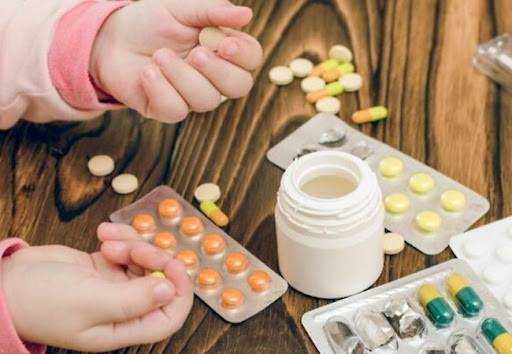 Рада хоче встановити штрафи за продаж лікарських засобів дітям