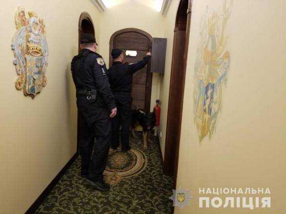 Волна "заминирований" в Одессе: взрывчатку искали в отеле