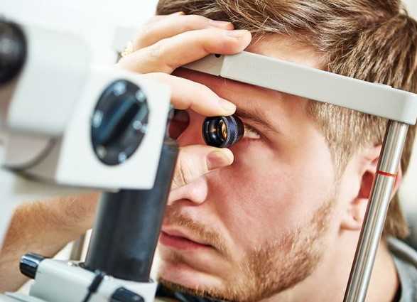 Які симптоми можуть свідчити про злоякісну пухлину ока - думка лікаря