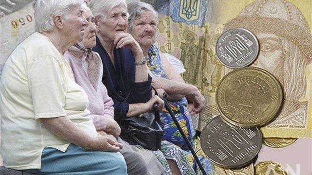 С 1 января украинцам пересчитают пенсии: кто и сколько получит