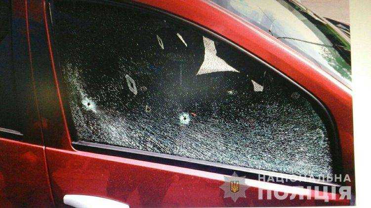 В Харькове водитель устроил стрельбу на дороге по "сопернику"