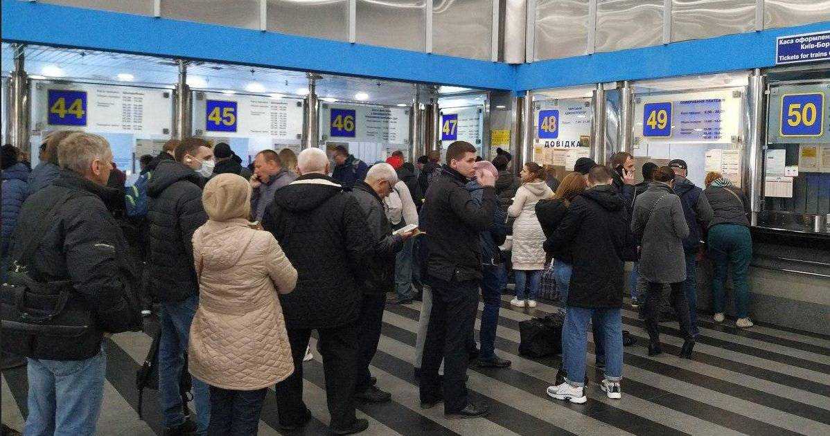 Укрзализныця ликвидирует очереди в кассах: вводится новая услуга