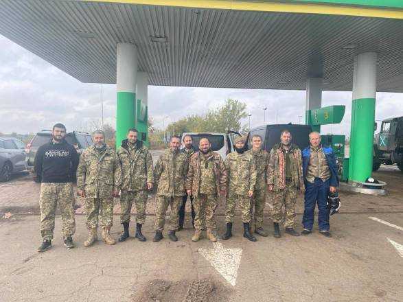 Україна звільнила з російського полону 10 військових