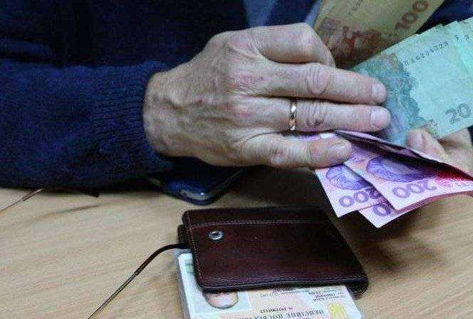 Экс-министр: Украинцы рискуют остаться без пенсий