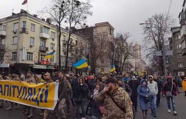 Тысячи людей нарушили карантин в Киеве - "Кто-то за это ответит?"