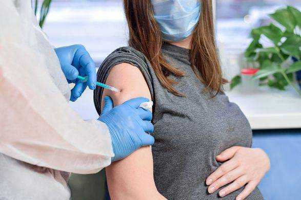 Влада США рекомендує вагітним вакцинуватися від COVID-19