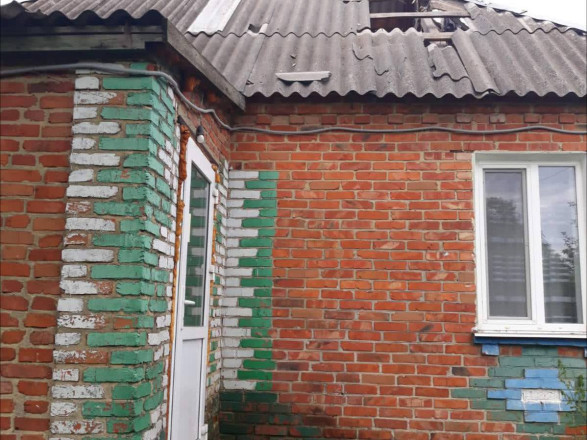россияне обстреляли поселок на Харьковщине: пострадала пожилая женщина, медики борются за ее жизнь