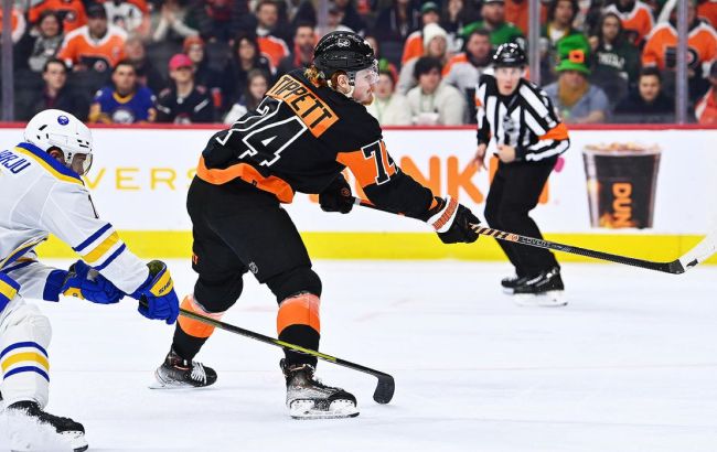 Вингер "Филадельфии" с победным хет-триком возглавил топ-3 звезд вечера НХЛ