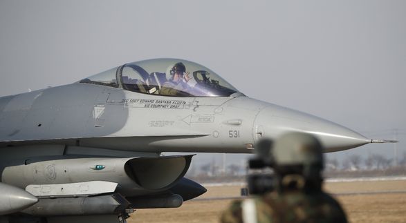 США могут позволить другим странам передать Украине истребители F-16 - Politico