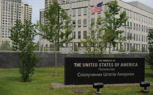 Більшість працівників посольства США лишились в Києві, в ОПУ подякували