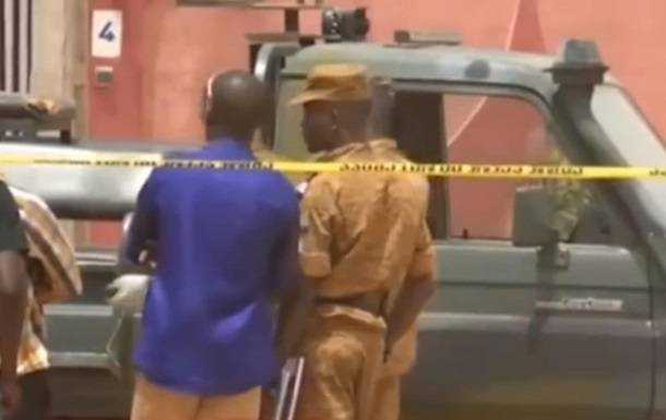 Взрыв в школьном автобусе в Буркина-Фасо: 14 погибших, девять раненных