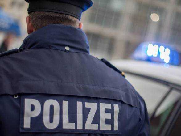 В Германии полицию забросали бутылками и яйцами