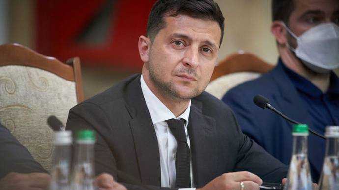 Зеленский списал проблемы Украины на високосный год