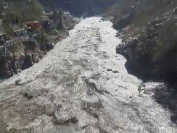 Схождение ледника в Гималаях: уже извлечены тела десяти погибших