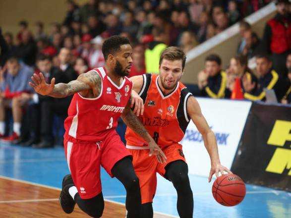 Баскетболисты "Прометея" потерпели первое поражение в сезоне Суперлиги