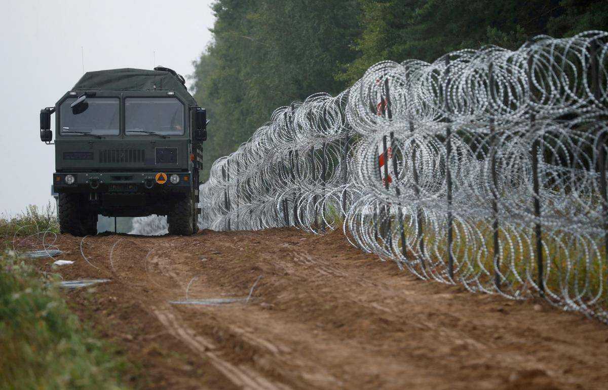 З'явилися нові відео, як посіпаки Лукашенка силою виштовхують нелегальних мігрантів до Польщі