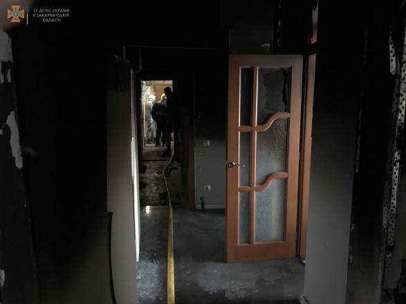 В Ужгороді загорілась багатоповерхівка, евакуювали 20 жителів