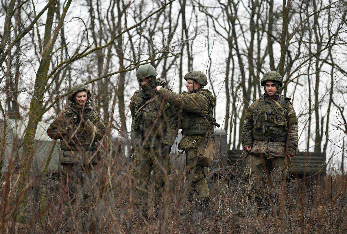 Росія розпочала військові навчання зі стрільбами біля кордонів України