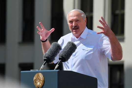 Лукашенко о ситуации в Беларуси: с протестующими разберемся