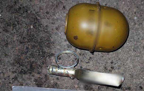 У Києві затримали чоловіка, який носив у кишені бойову гранату