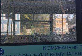 В Херсоне обстреляли пассажирский автобус
