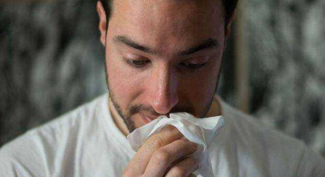 Вот почему нельзя чихать с закрытым ртом: объяснение