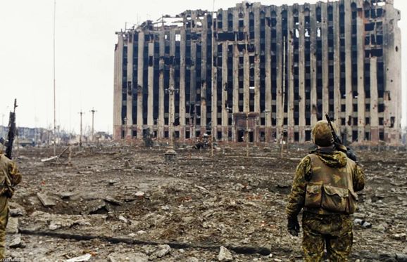 Чеченские боевики на поле боя начали применять тактику своих войн 90-х годов - британская разведка
