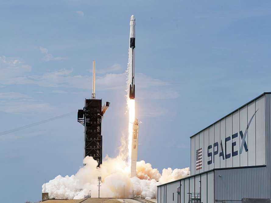 SpaceX вивела на орбіту ще понад півсотні "Старлінків"