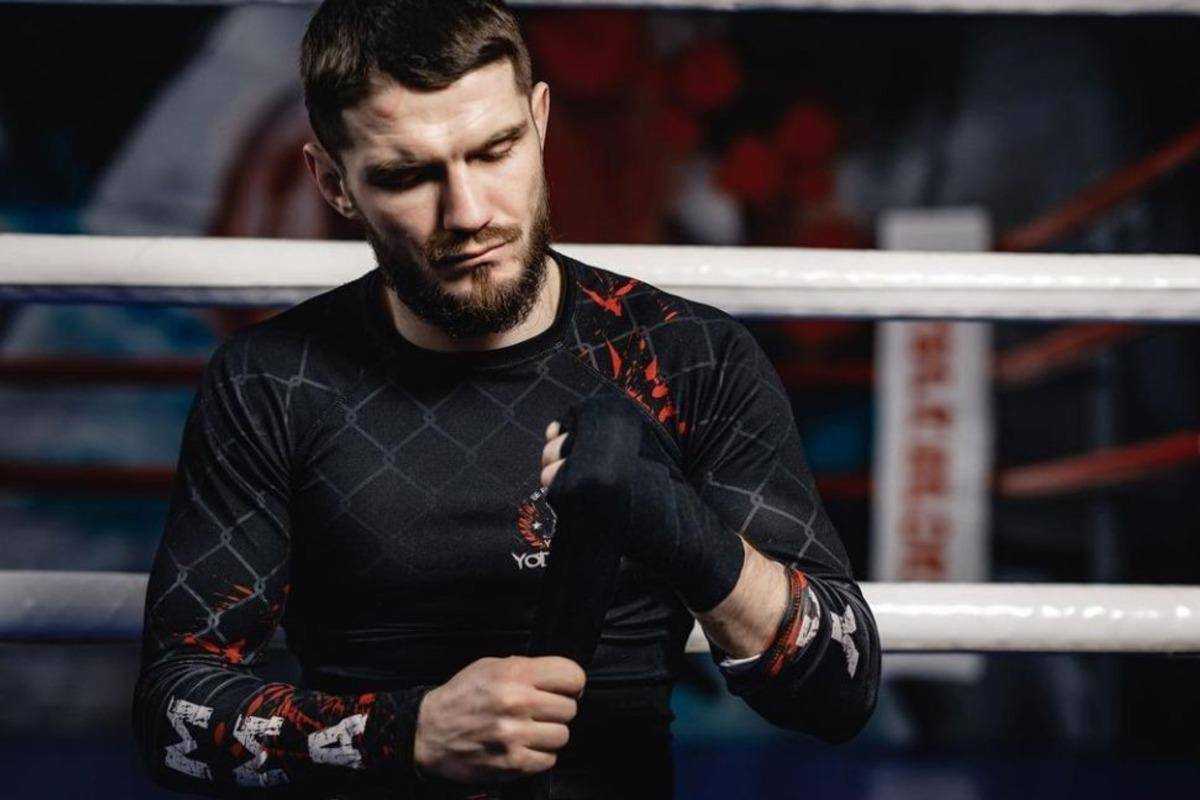 Українському бійцю зламали руку в дебютному поєдинку в UFC