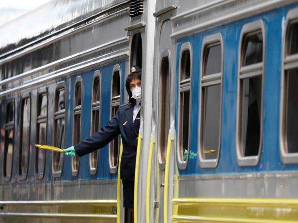 Укрзалізниця: жодних обмежень щодо руху поїздів через Київ наразі немає