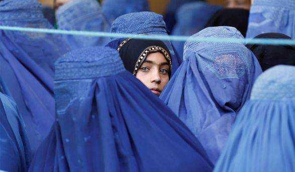 Таліби заборонили жінкам дальні поїздки без супроводу чоловіків-родичів