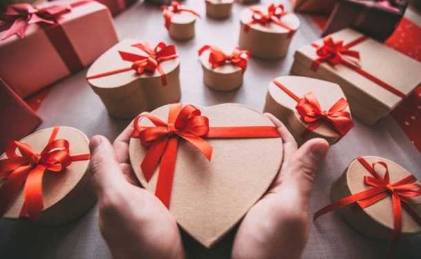 День Влюбленных 2020: лучшие идеи подарков на 14 февраля