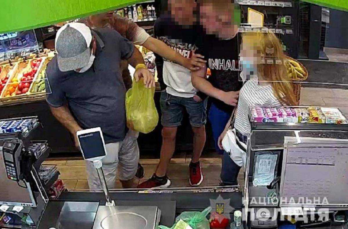 У київському маркеті покупці посварилися у черзі: у хід пішов ніж