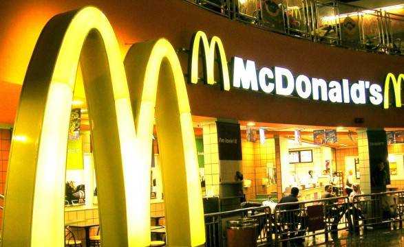 Кулеба: Україна веде перемовини щодо відновлення роботи мережі McDonald's