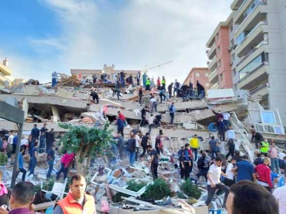 Число жертв землетрясения в Измире достигло 58