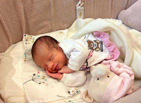 Футболіст Кріштіану Роналду показав новонароджену дочку та розсекретив її ім'я