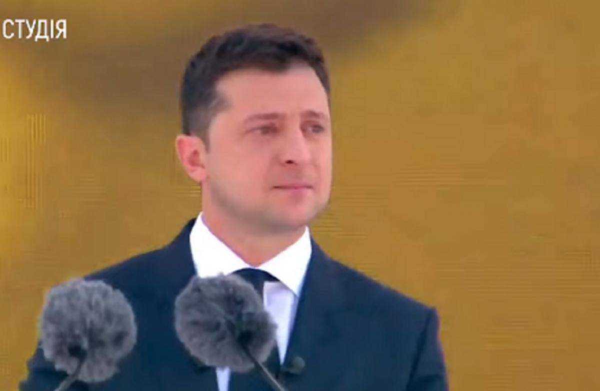 Зеленський розплакався під час прямої трансляції військового параду в Києві