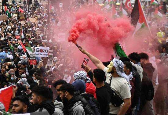 У світі реагують протестами біля посольств Ізраїлю