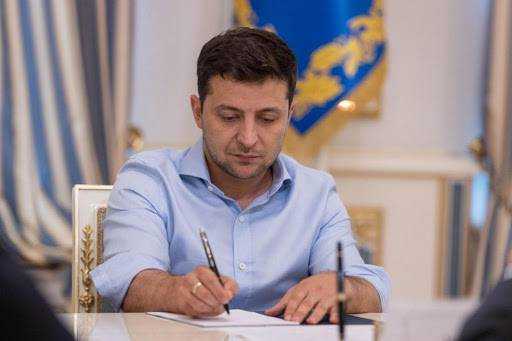 Зеленский подписал закон о продлении особого статуса Донбасса