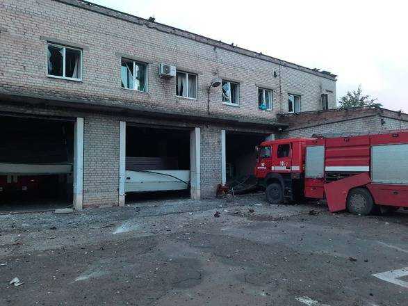 В Константиновке под вражеский обстрел попала пожарная часть: ранены четверо спасателей