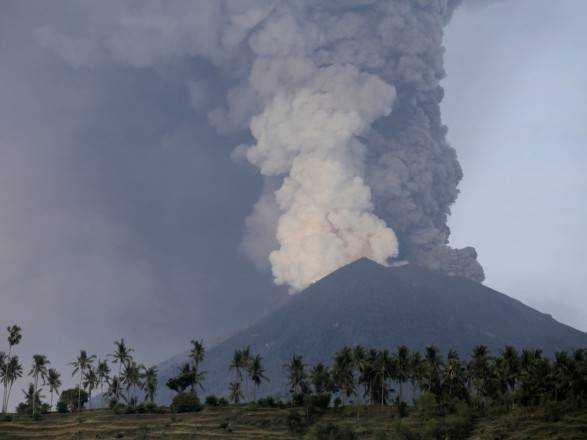 ЗМІ: після виверження вулкана короля Тонга евакуювали з палацу